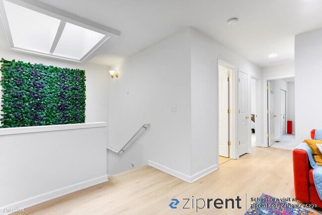 Building Photo - 3 br, 2.5 bath Townhome - 17111 3rd Place ...