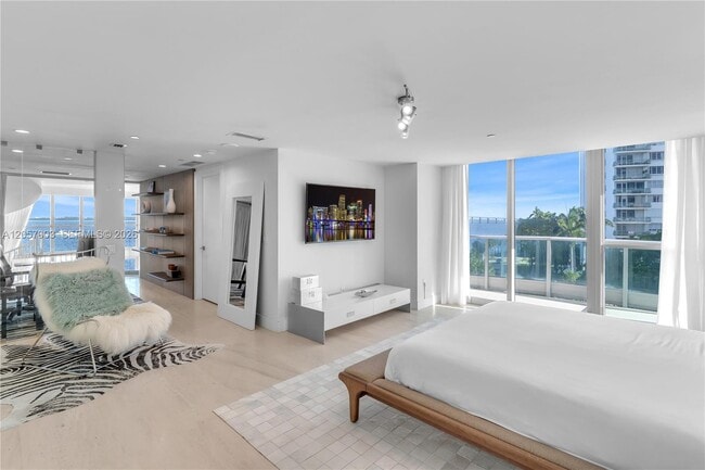 Building Photo - 1331 Brickell Bay Dr