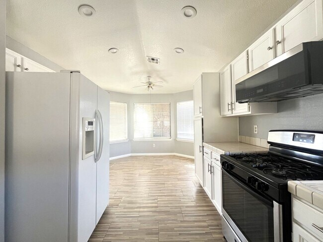 Building Photo - 3-Bedroom, 2-Bath House - Las Vegas, NV