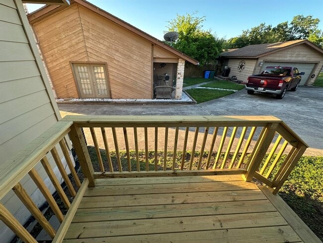 Building Photo - 295 Mooring Cir