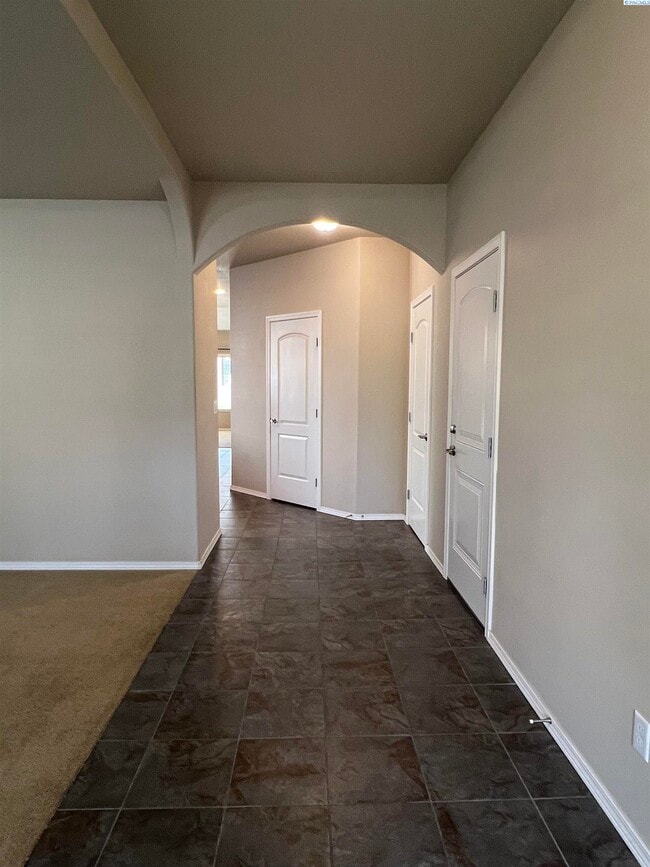 Building Photo - Sourthridge Area for rent