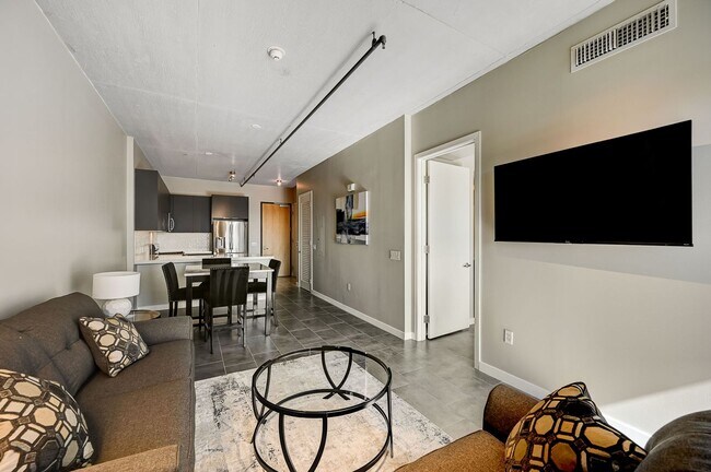 Building Photo - HOUSING CHOICE VOUCHER APPROVED! MOVE IN SPECIAL! **$300 OFF FIRST MONTH'S RENT!!**
