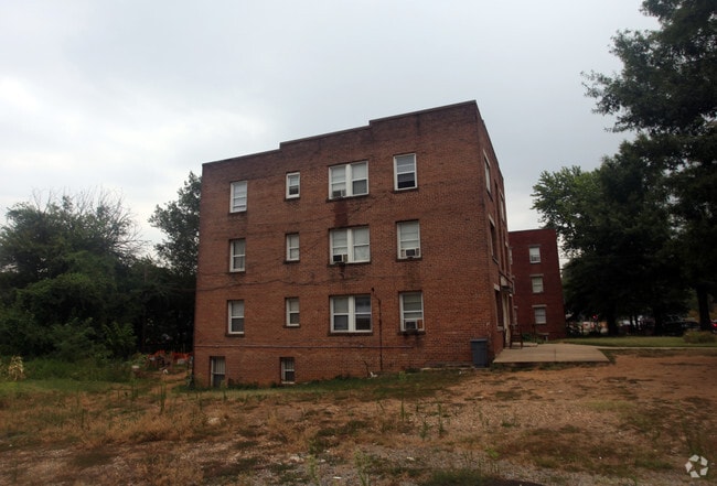 Building Photo - 711-719 49th St NE