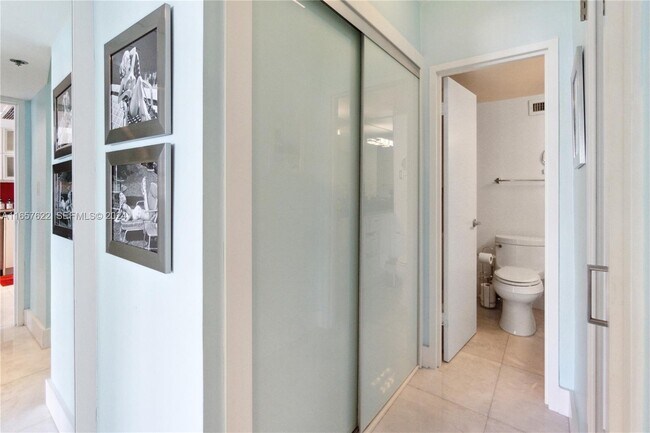 Building Photo - 100 Lincoln Rd