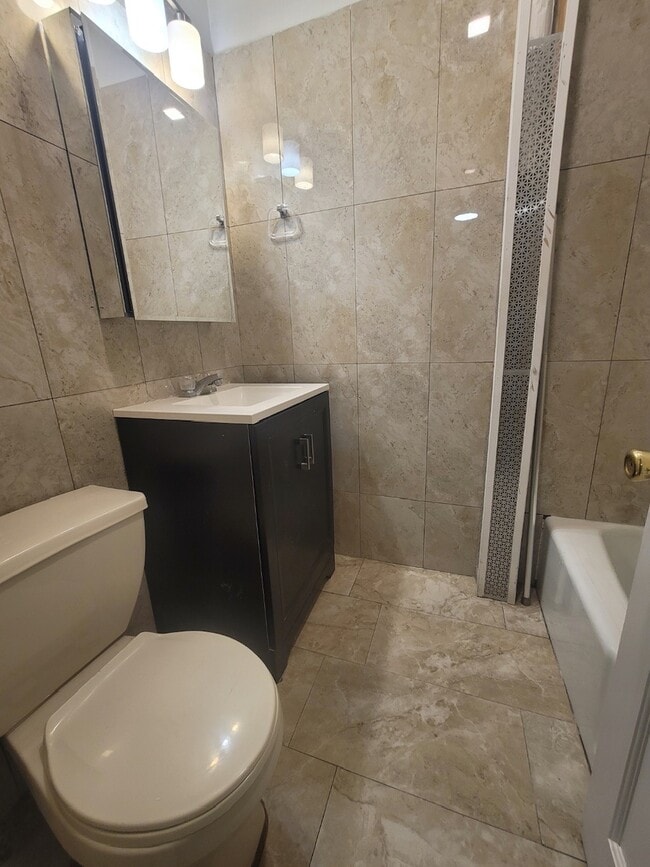 Building Photo - 171 Van Buren St