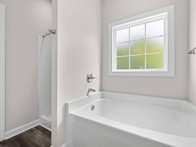 Building Photo - Towne Pointe Beauty!