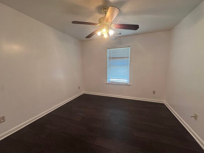 Building Photo - 8305 Crimson Creek Dr