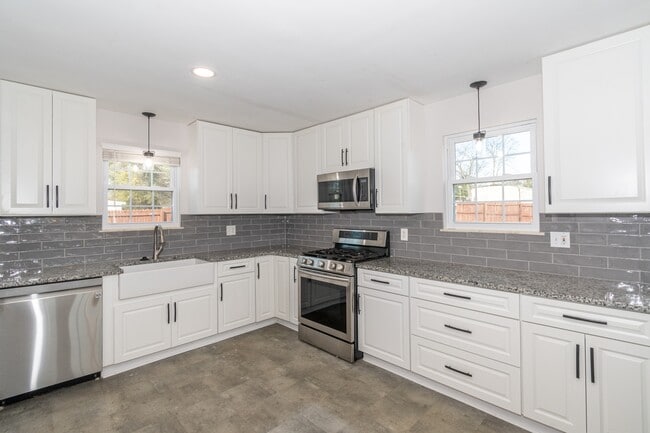 Building Photo - 412 Keeble St