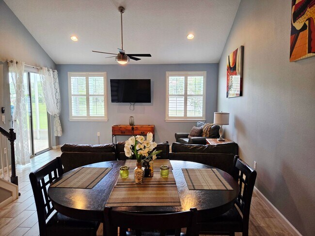 Building Photo - Impeccable Fully Furnished Sarasota Oasis Move-In Ready with Serene Water Views Ask About Our $1,...