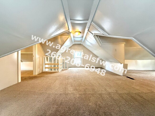 Building Photo - 2 bedroom house