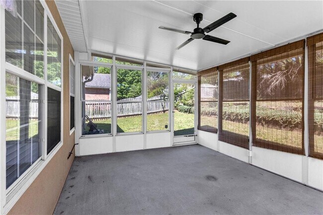 Building Photo - 125 York Ln