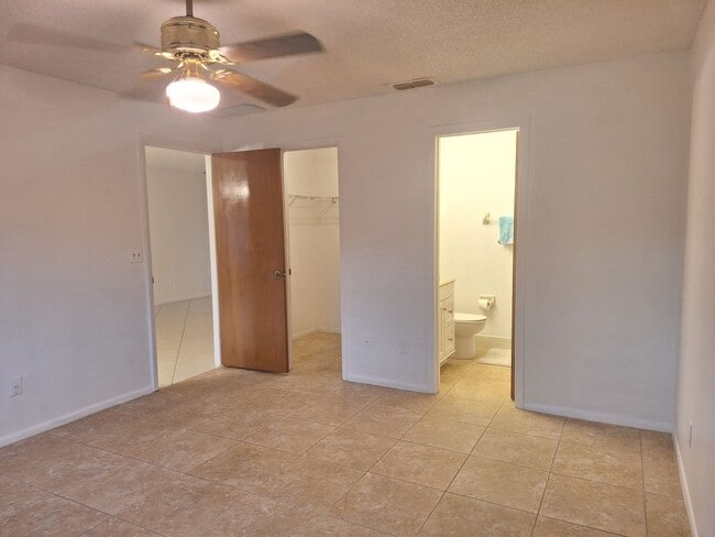 Building Photo - PELICAN COVE WEST 2BR 2BA FOR RENT