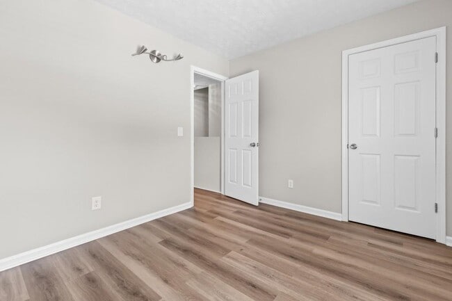 Building Photo - 4050 River Green Pkwy