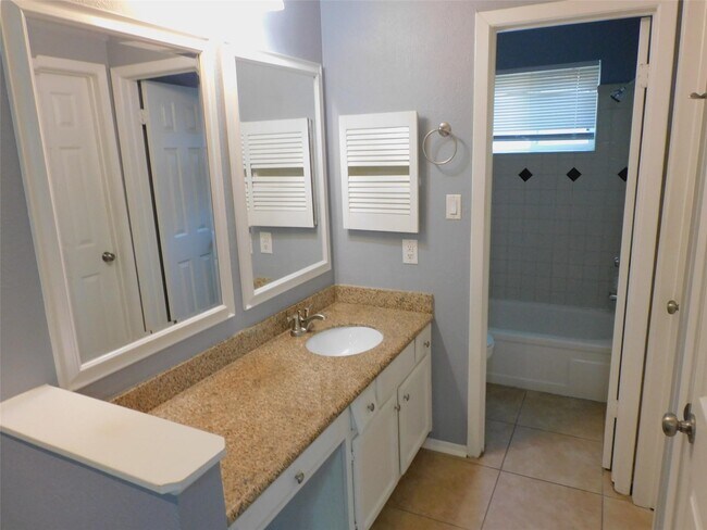 Building Photo - 1338 Leadenhall Cir