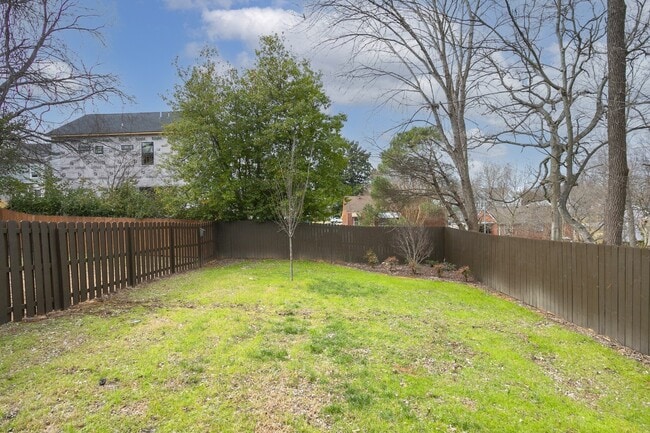 Building Photo - 1510B Dugger Dr