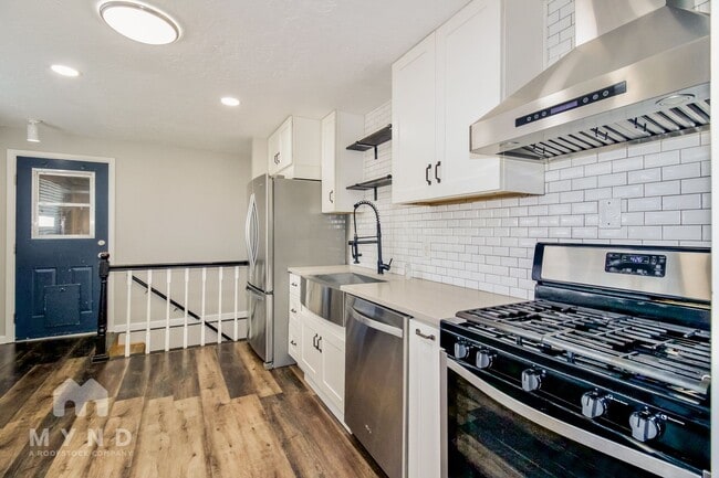 Building Photo - 381 Marquette Dr