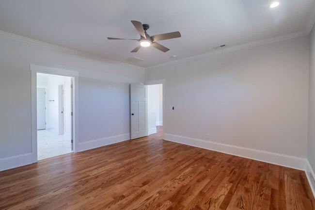 Building Photo - 1005 State St