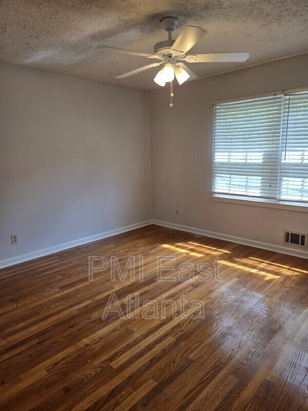 Building Photo - 3622 Kings Park Way