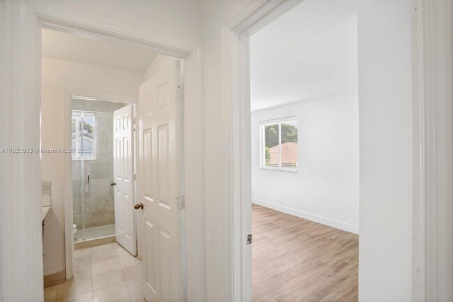 Building Photo - 1126 Golden Cane Dr