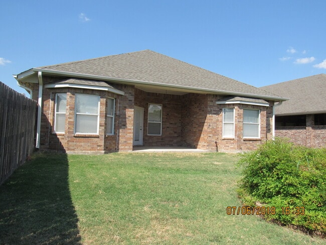 Building Photo - Pet Negotiable Upon Homeowner Approval!!