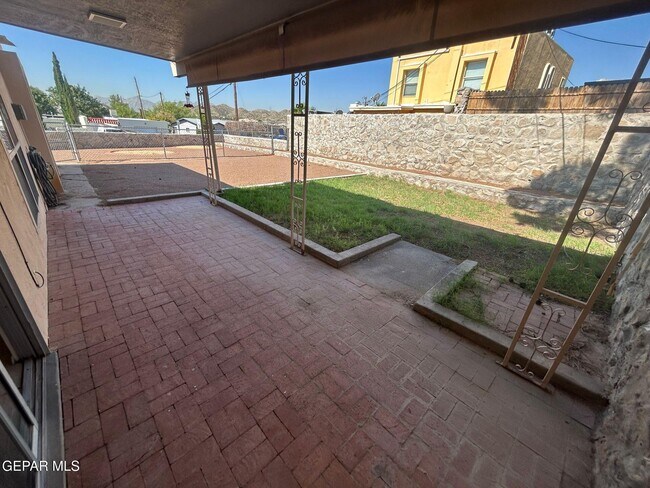 Building Photo - 3601 Okeefe Dr