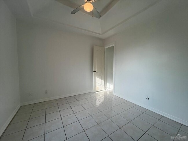Building Photo - 618 Melanie Dr