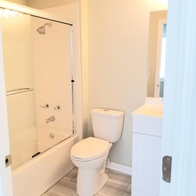 Building Photo - Available 8/1. Beautiful 3 BR/2 BA Home in the Heart of Downtown Charleston!