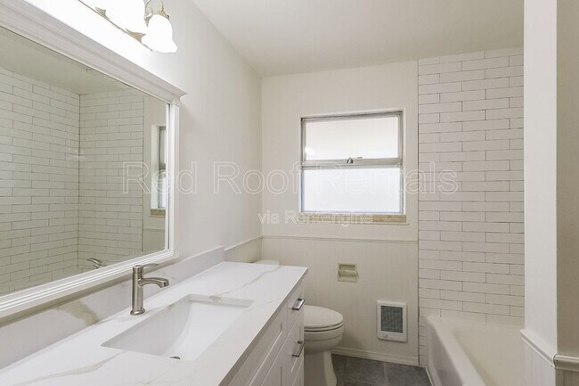 Building Photo - 4414 67th Ave W