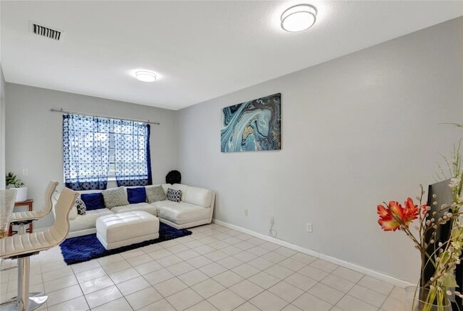 Building Photo - 2037 Nassau Dr