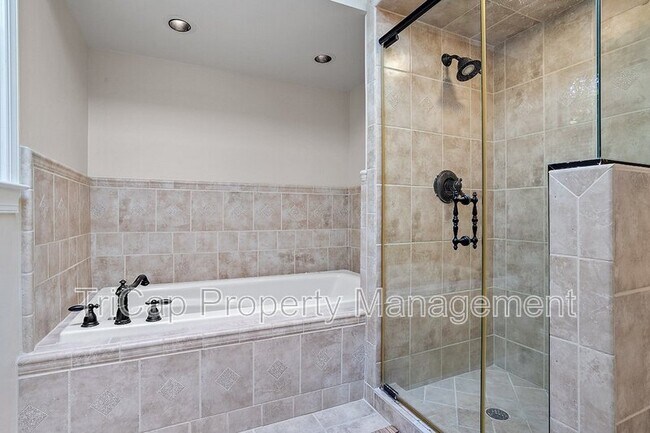 Building Photo - 2113 Hamrick Dr