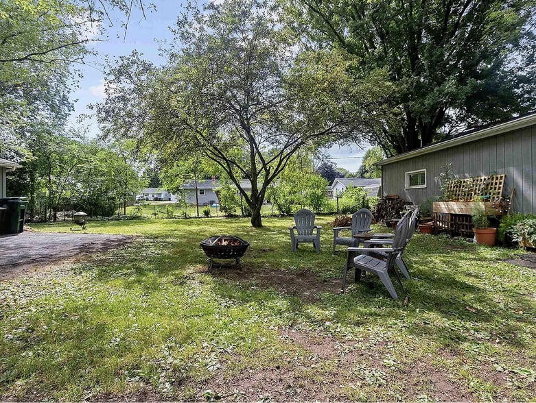 Building Photo - 1325 Cardinal Ln