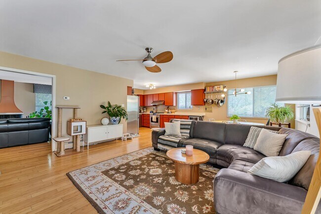 Building Photo - Renovated Mid Century Modern Home in the D...