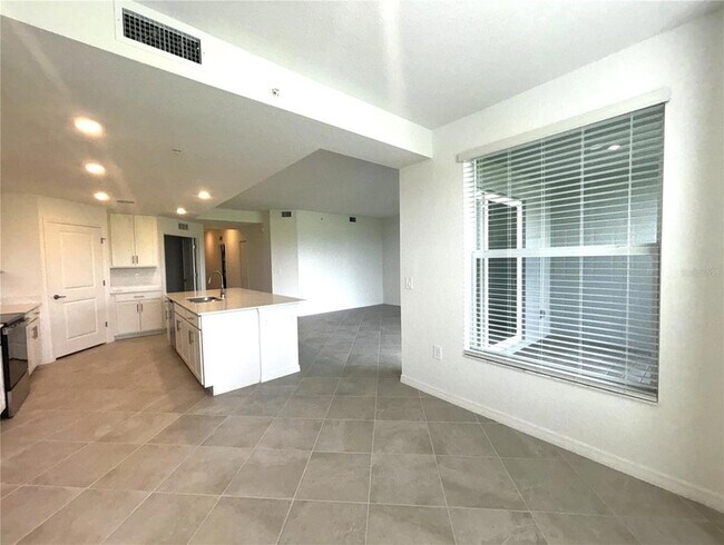 Building Photo - 12470 Wellen Golf St