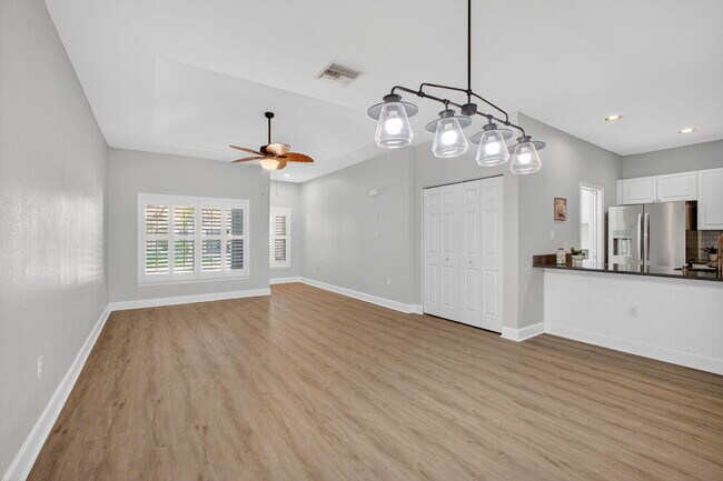 Building Photo - 1827 Pelican Dr