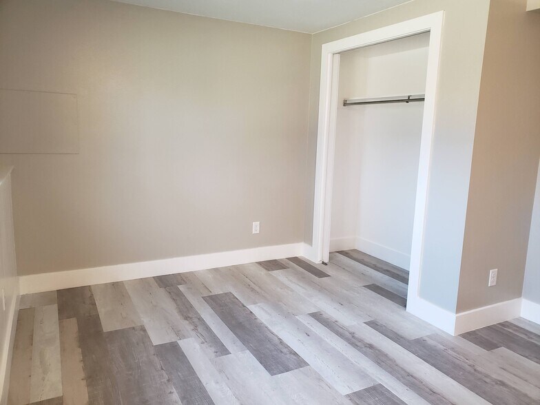 Building Photo - 2200 Sheffield Dr.