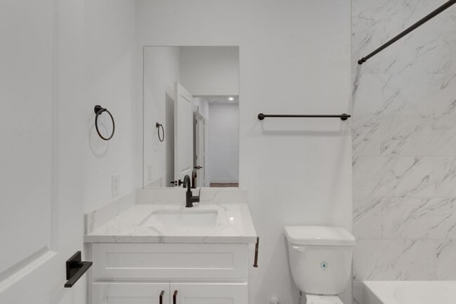 Building Photo - 1526 Chestnut St