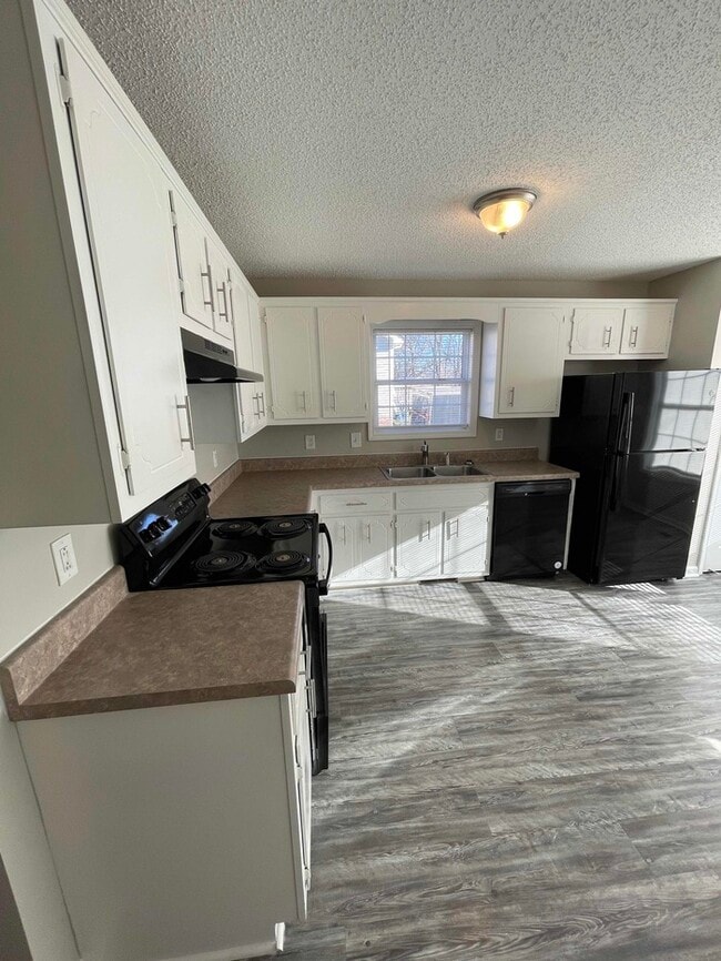 Building Photo - 320 Donna Dr