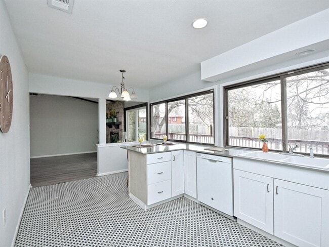 Building Photo - 6501 Highpoint Cove