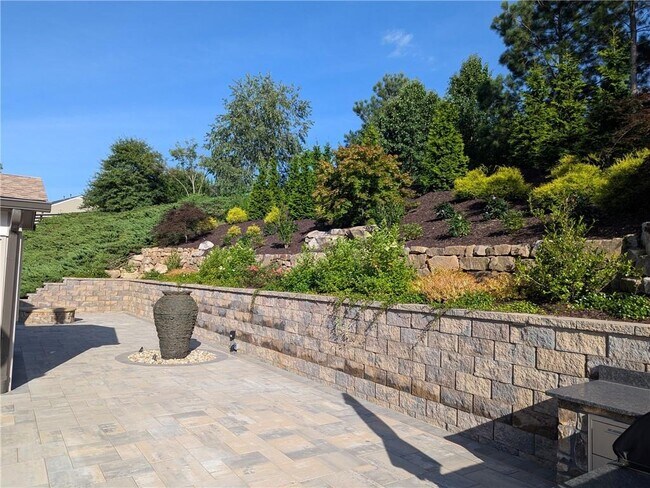 Building Photo - 4920 Hidden Meadow Dr