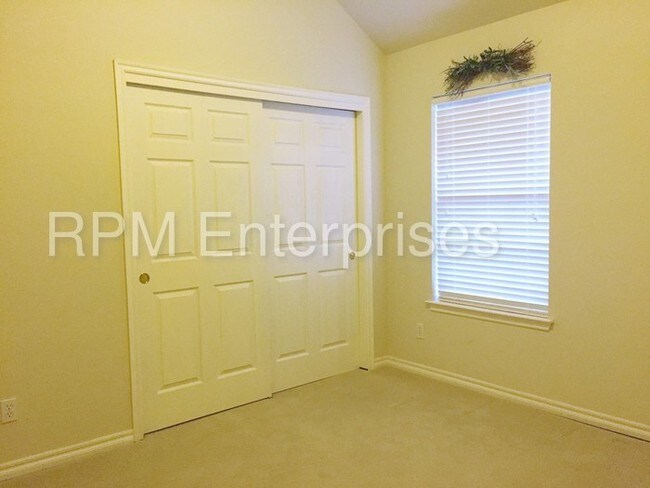 Building Photo - MOVE IN SPECIAL of $300 Off First Months Rent
