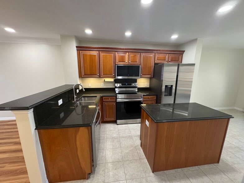 Building Photo - 8741 Spruce Hills Ct