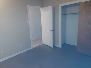 Building Photo - 2315 Dog River Dr S