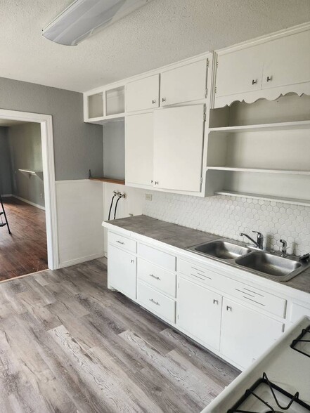 Building Photo - 2104 Date Ave