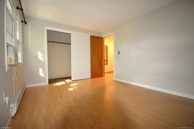 Building Photo - 246 Woodford Ave