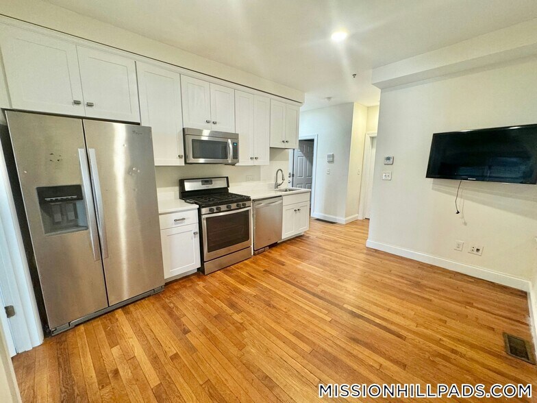 Building Photo - 830 Huntington Ave