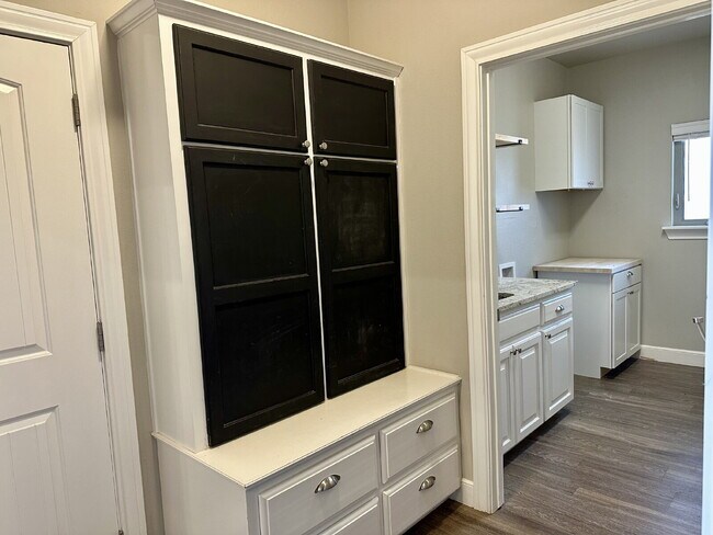 Building Photo - 3/2/2 Home in Kelsey Park – Former Parade of Homes Showcase!