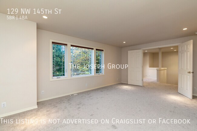 Building Photo - Beautiful 5 bed 3.5 bath in Seattle's Broa...