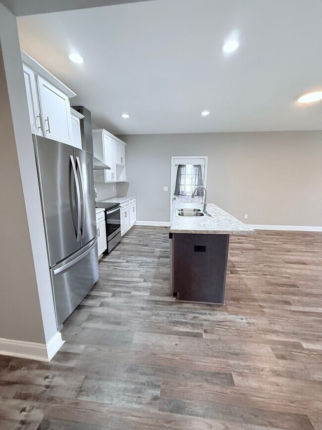 Building Photo - Shannon (Rome) Bungalow available to move in tomorrow!