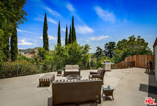 Building Photo - 612 Luton Dr