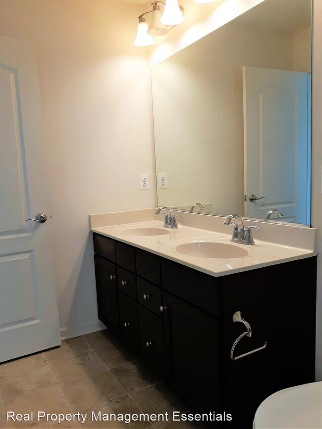 Building Photo - 4 br, 3.5 bath House - 508 Cobble Dr